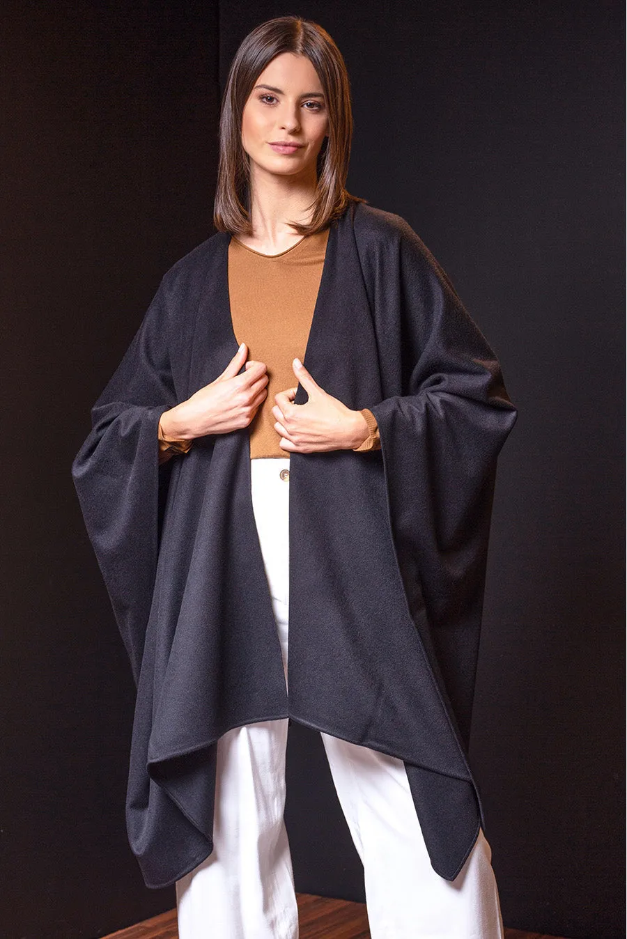 Barbara Cape Vicuña Color Black