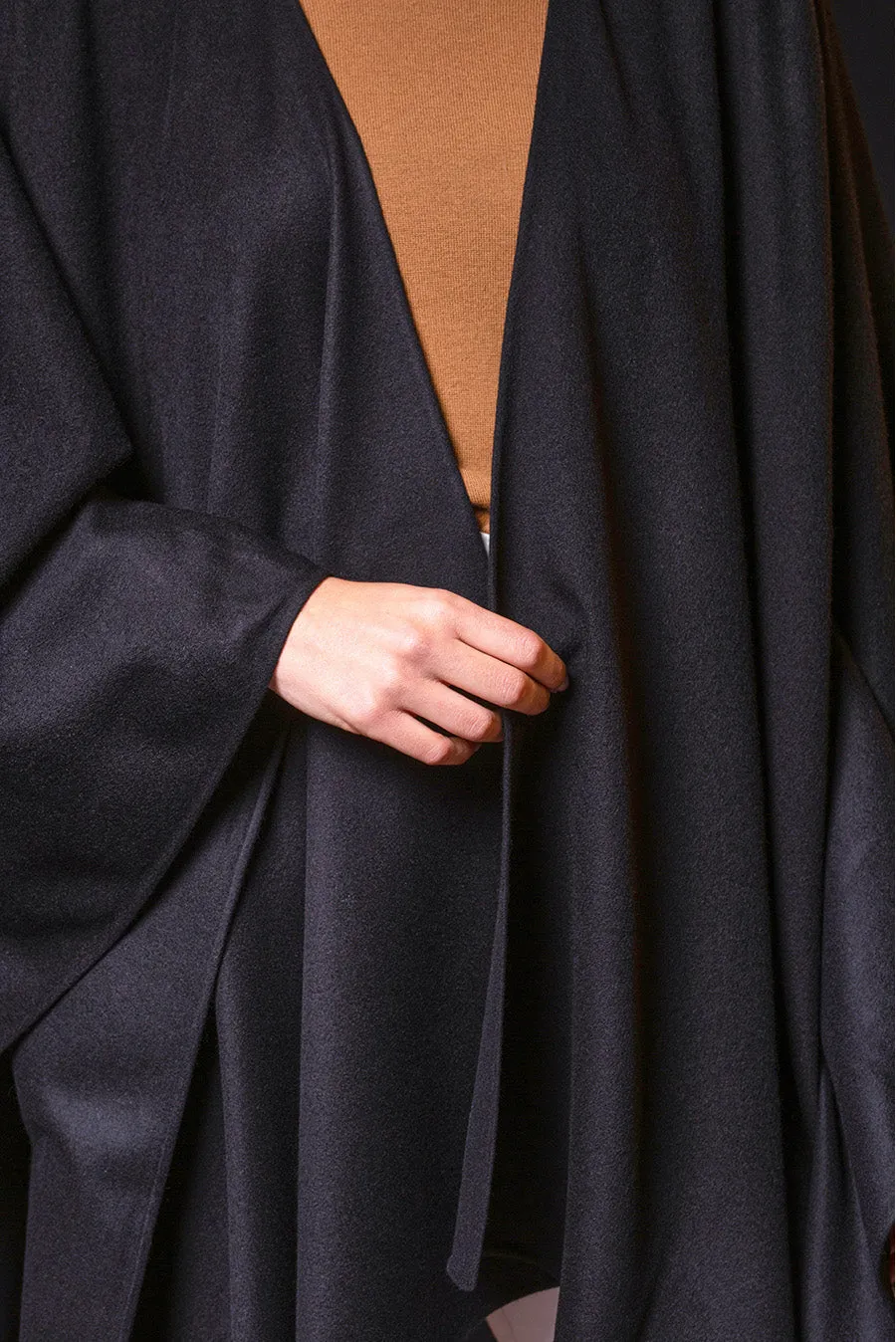 Barbara Cape Vicuña Color Black