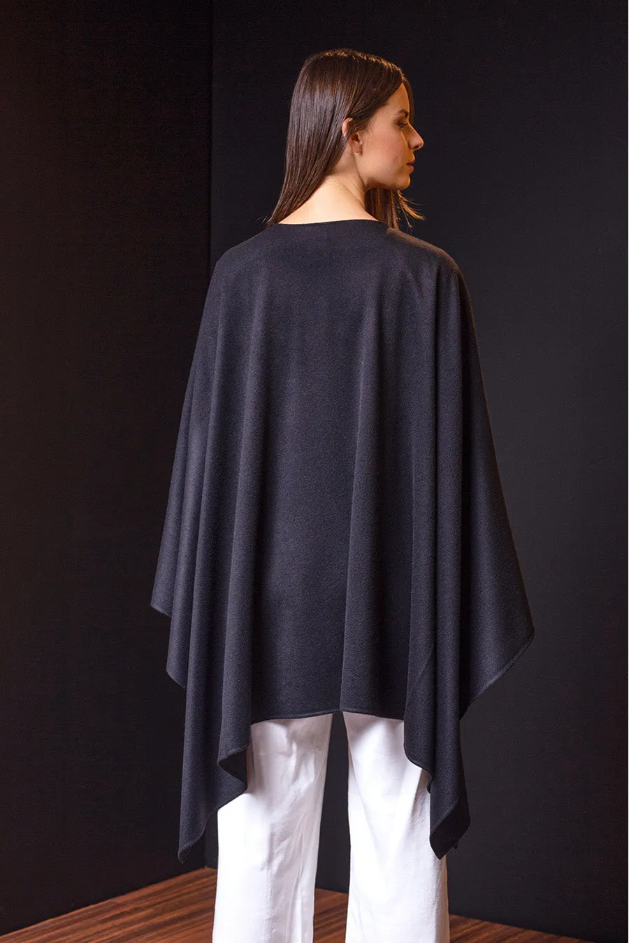 Barbara Cape Vicuña Color Black