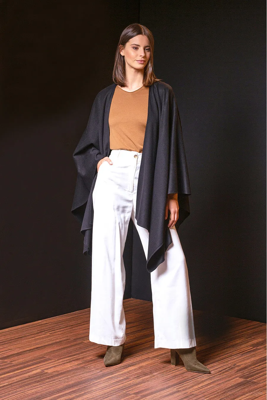 Barbara Cape Vicuña Color Black