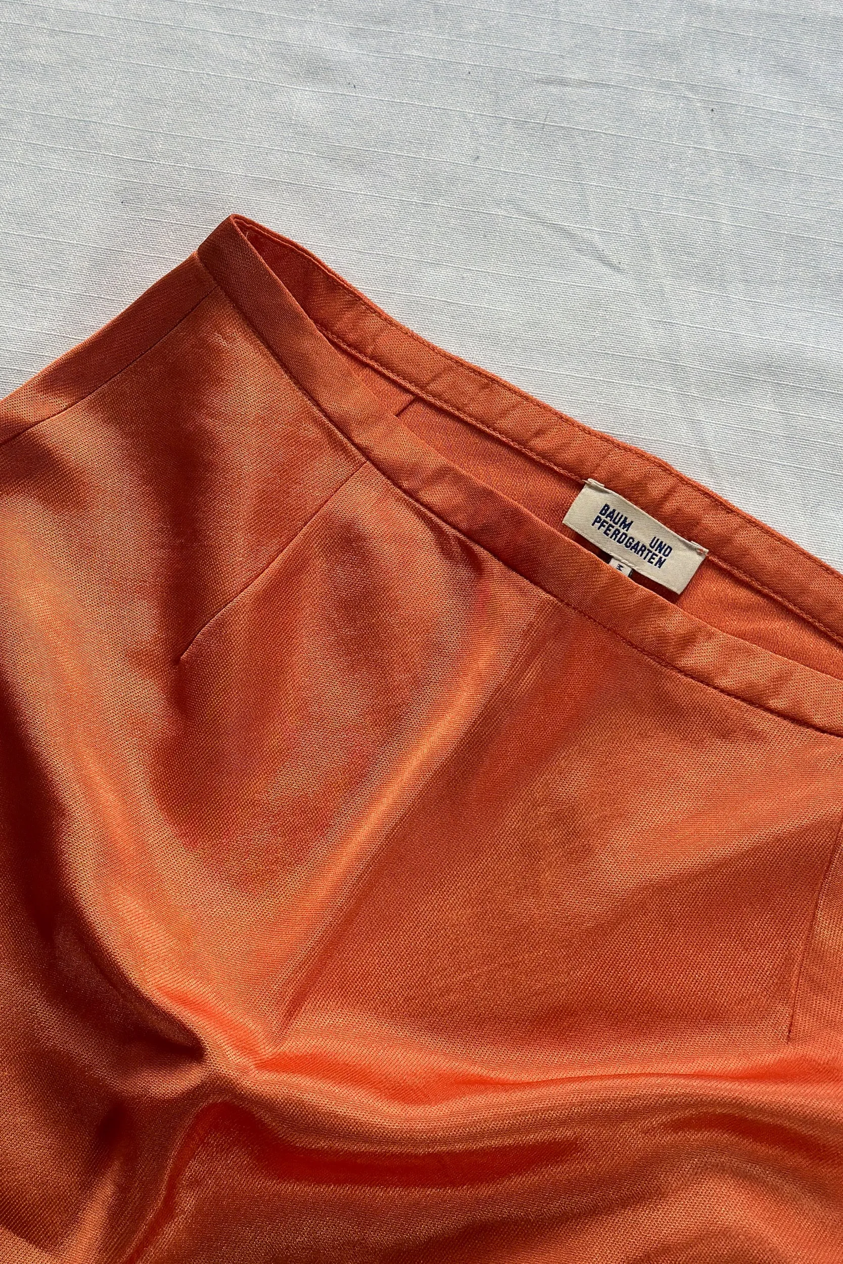 BAUM UND PFERDGARTEN SANNE SATIN MIDI SKIRT