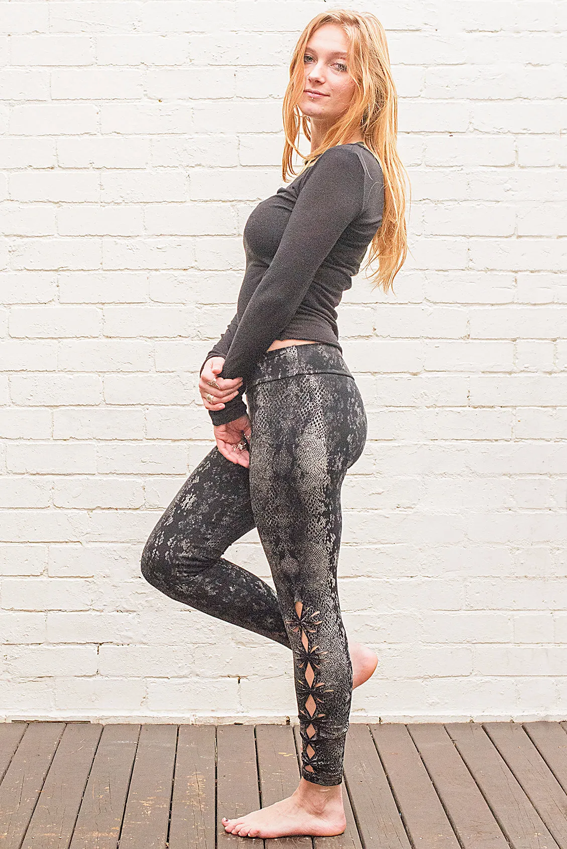 Python Print Leggings in White on Black
